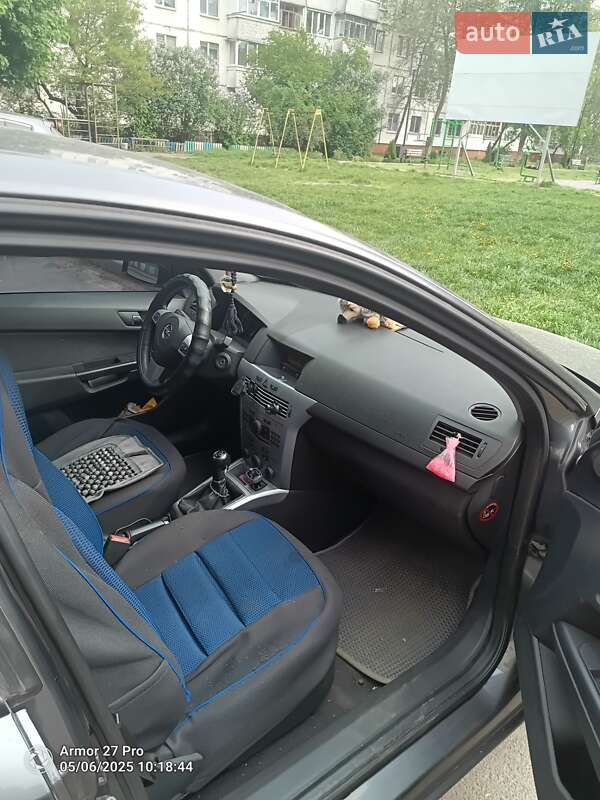 Хэтчбек Opel Astra 2010 в Житомире