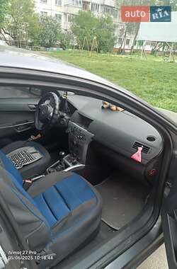 Хэтчбек Opel Astra 2010 в 