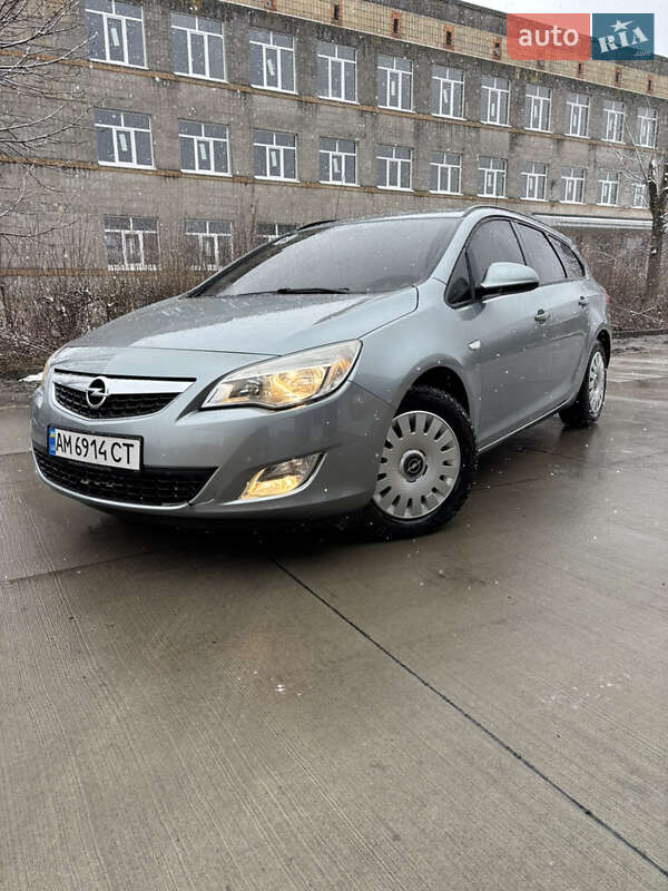 Універсал Opel Astra 2011 в 