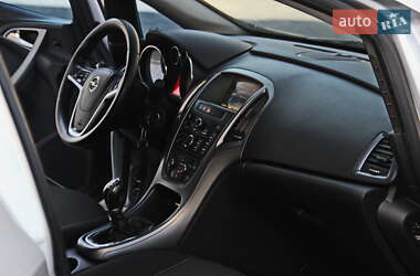Універсал Opel Astra 2014 в 