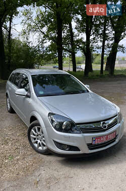 Универсал Opel Astra 2010 в Смеле