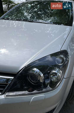 Универсал Opel Astra 2010 в 