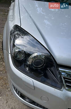 Универсал Opel Astra 2010 в 