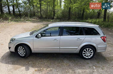 Универсал Opel Astra 2010 в 
