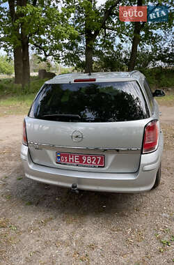 Универсал Opel Astra 2010 в 