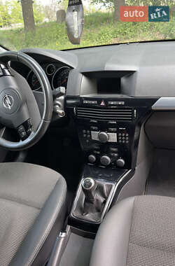 Универсал Opel Astra 2010 в 