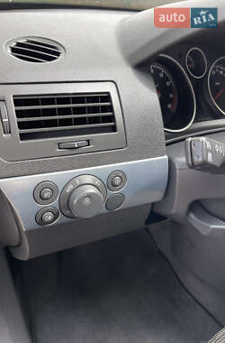 Универсал Opel Astra 2010 в 