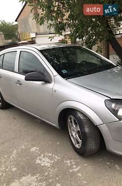 Хэтчбек Opel Astra 2004 в 