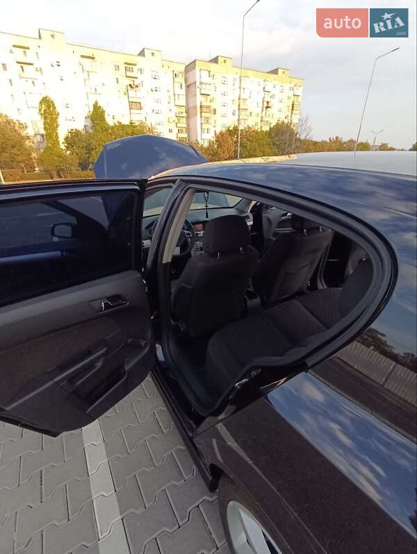 Хетчбек Opel Astra 2004 в Южному