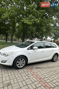 Универсал Opel Astra 2011 в Смеле