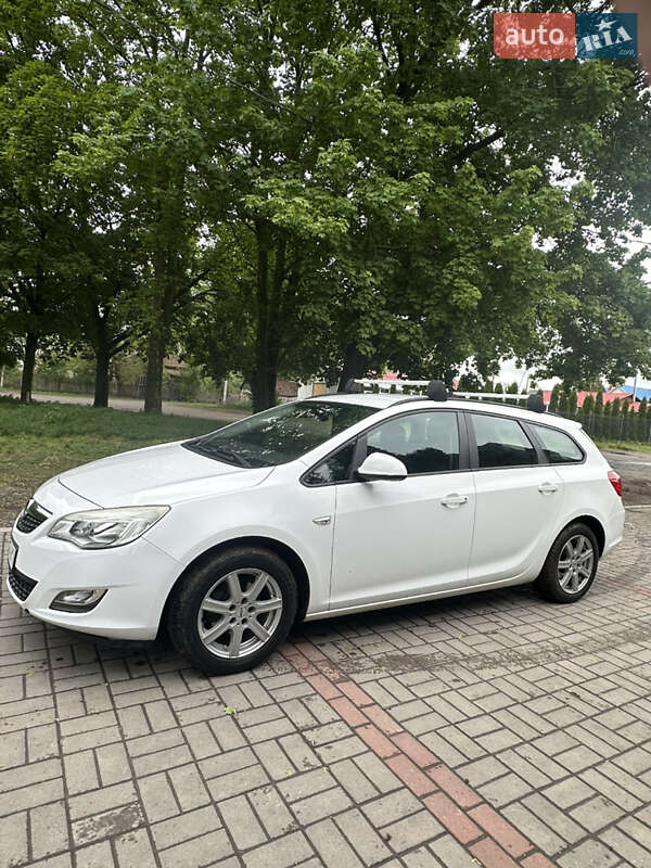 Універсал Opel Astra 2011 в Смілі