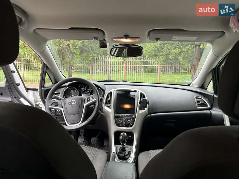 Універсал Opel Astra 2011 в Смілі