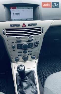 Хэтчбек Opel Astra 2007 в 