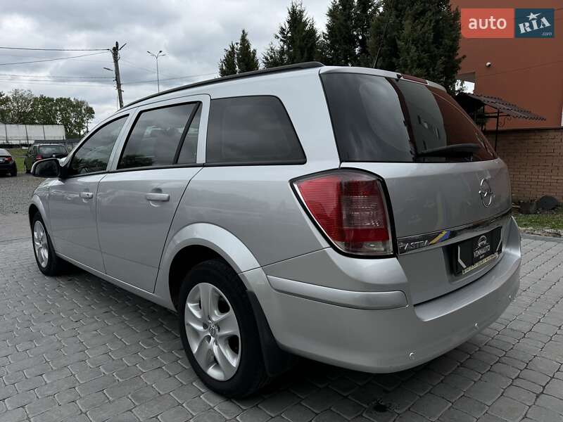 Универсал Opel Astra 2013 в Виннице