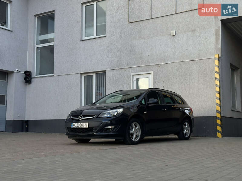 Універсал Opel Astra 2015 в Луцьку