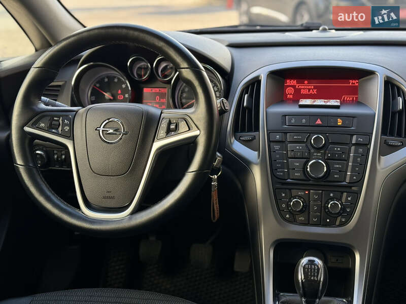 Універсал Opel Astra 2015 в Луцьку