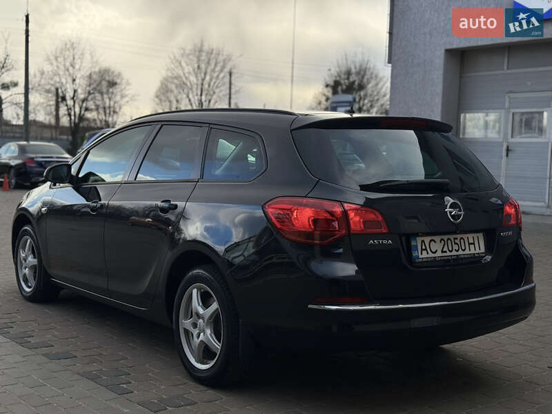 Універсал Opel Astra 2015 в Луцьку