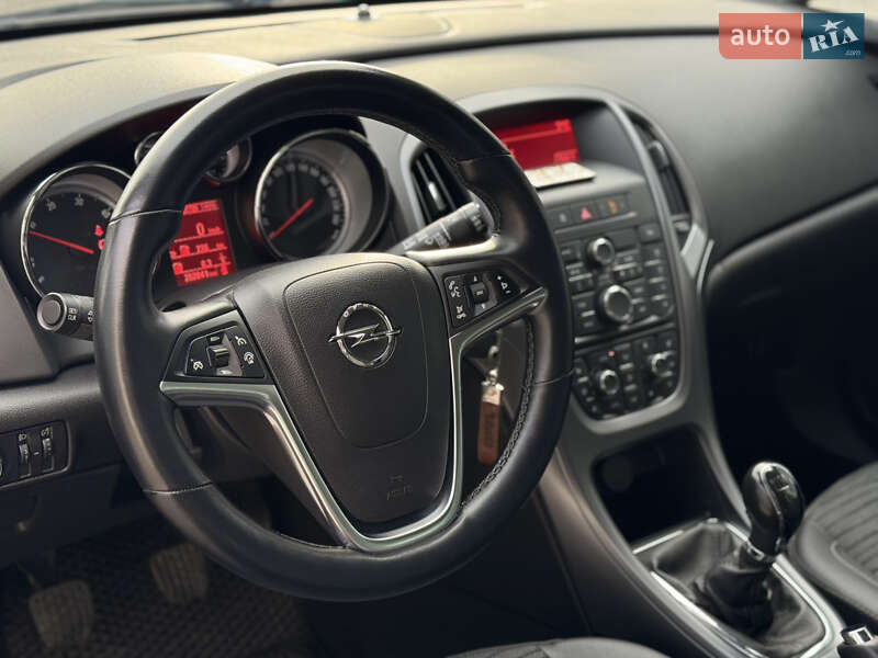 Універсал Opel Astra 2015 в Луцьку