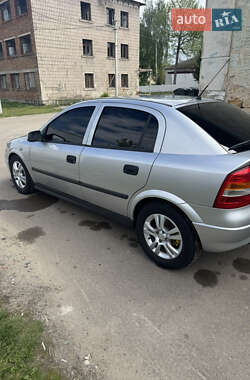 Хэтчбек Opel Astra 2000 в 