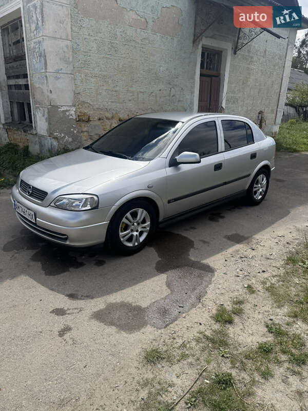 Хэтчбек Opel Astra 2000 в Звягеле
