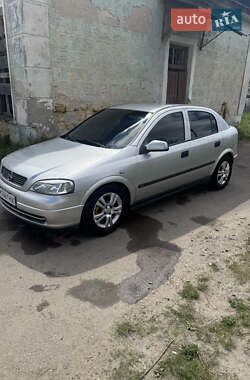 Хэтчбек Opel Astra 2000 в 