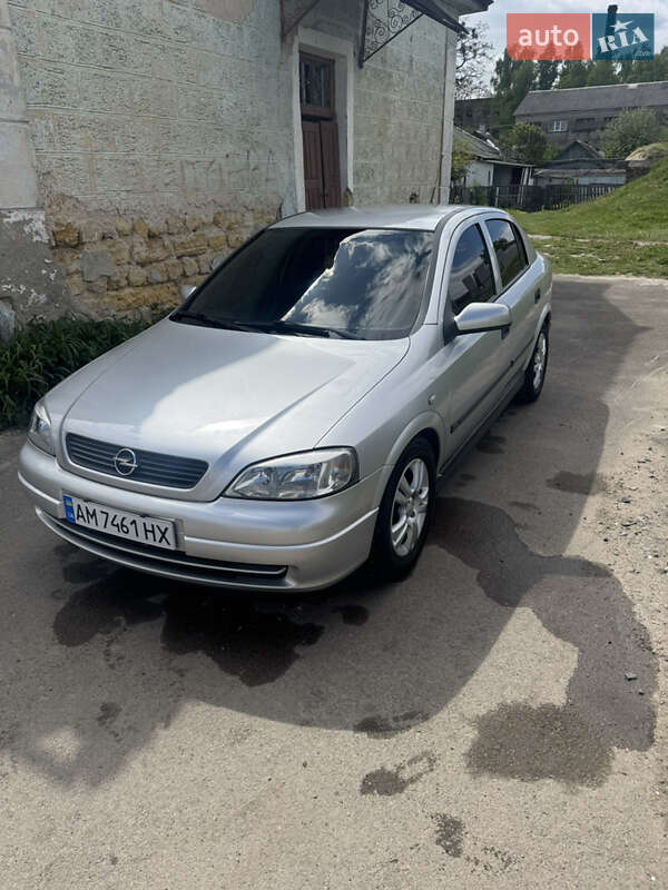 Хэтчбек Opel Astra 2000 в Звягеле
