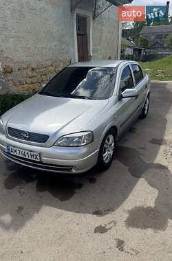 Хэтчбек Opel Astra 2000 в 