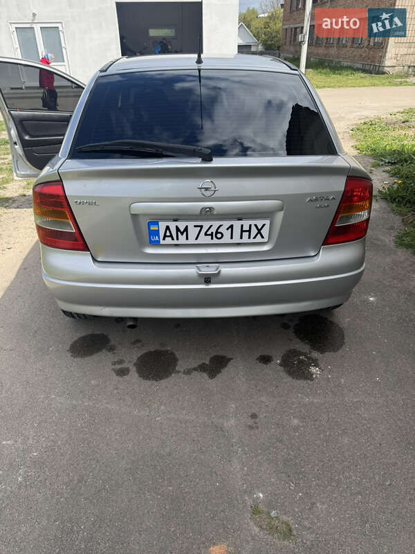Хэтчбек Opel Astra 2000 в Звягеле