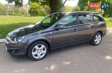 Універсал Opel Astra 2010 в 