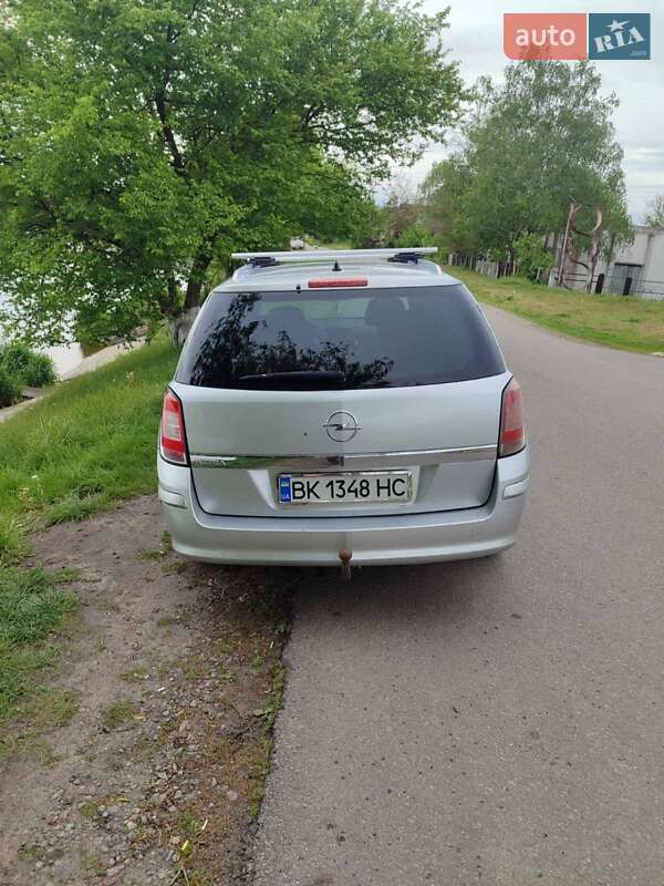Універсал Opel Astra 2009 в Миронівці