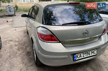 Хэтчбек Opel Astra 2004 в 