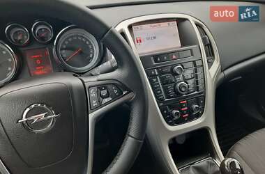 Універсал Opel Astra 2012 в 