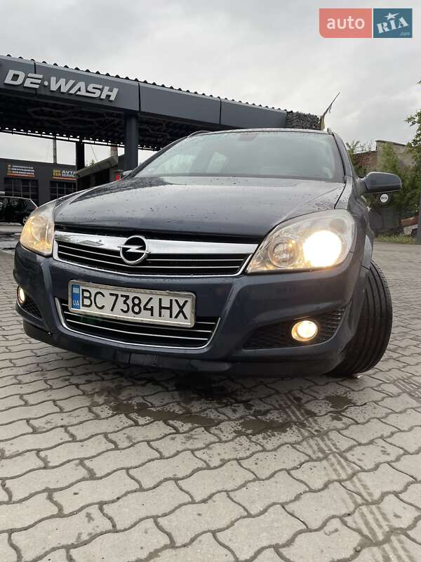 Универсал Opel Astra 2009 в Калуше