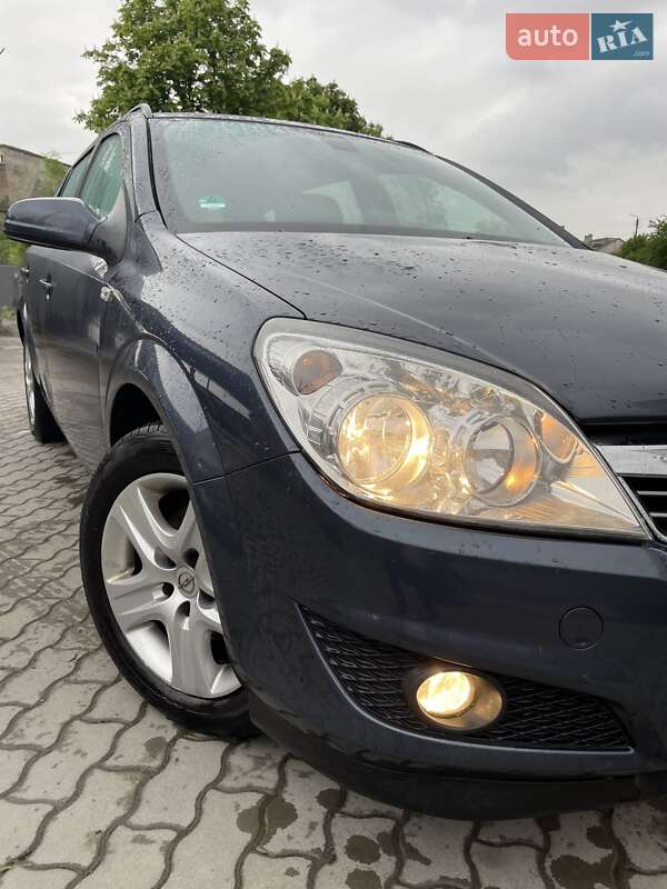 Универсал Opel Astra 2009 в Калуше