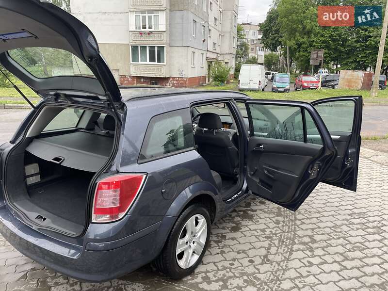 Универсал Opel Astra 2009 в Калуше