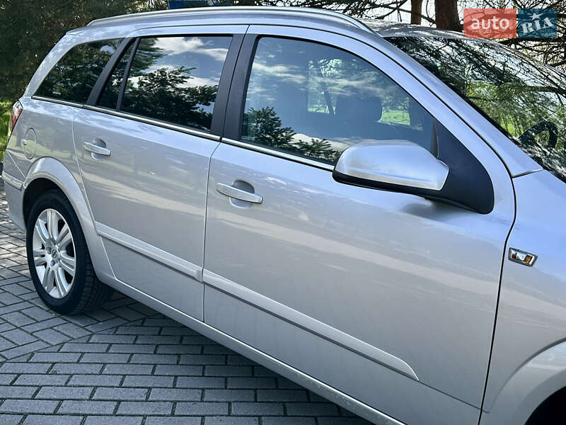 Універсал Opel Astra 2008 в Дрогобичі