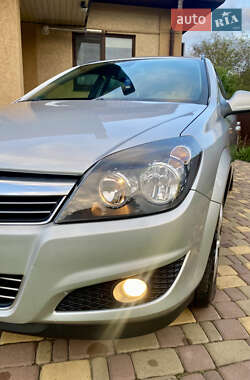 Універсал Opel Astra 2010 в 