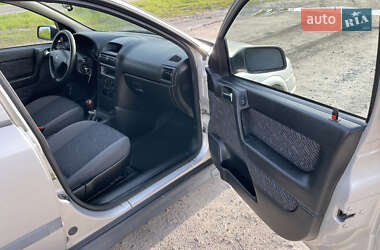 Хэтчбек Opel Astra 2001 в 