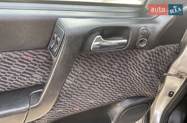 Хэтчбек Opel Astra 2001 в 