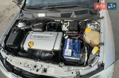 Хэтчбек Opel Astra 2001 в 