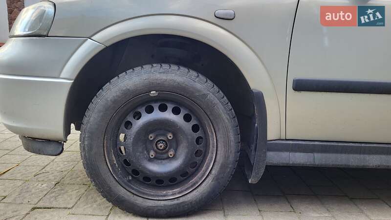 Седан Opel Astra 2006 в Львові