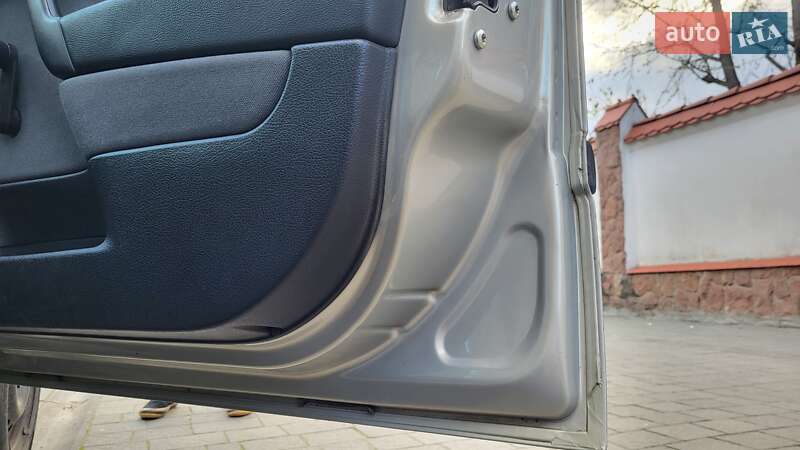 Седан Opel Astra 2006 в Львові