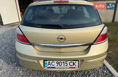 Хэтчбек Opel Astra 2005 в 