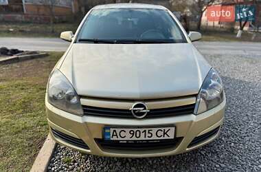 Хэтчбек Opel Astra 2005 в 