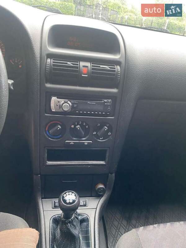Седан Opel Astra 2002 в Кутах