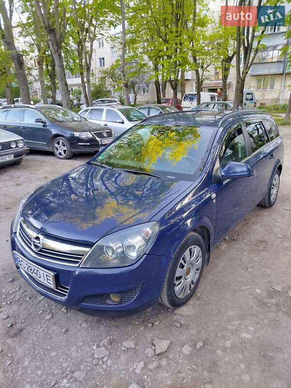 Універсал Opel Astra 2010 в Львові