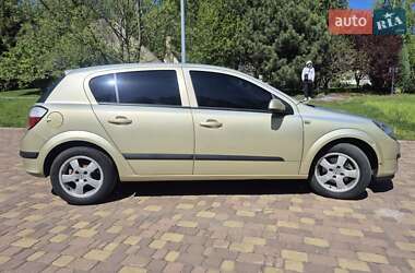 Хэтчбек Opel Astra 2004 в 