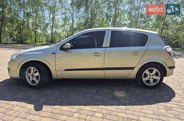 Хэтчбек Opel Astra 2004 в 