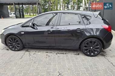 Хэтчбек Opel Astra 2011 в Львове