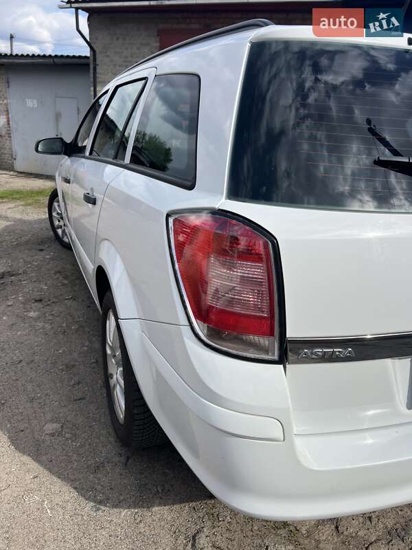 Универсал Opel Astra 2010 в Нежине